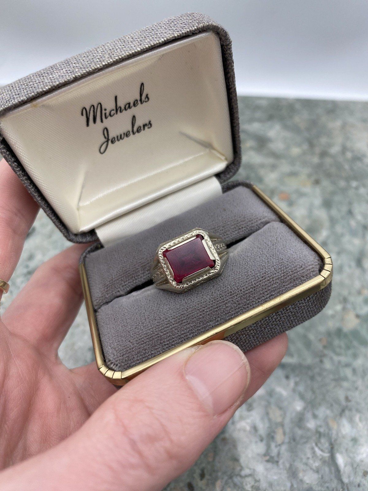 Vintage 14k White Gold Art Deco Wreath + Wheat Ruby Glass Men's Bezel Set Ring 3