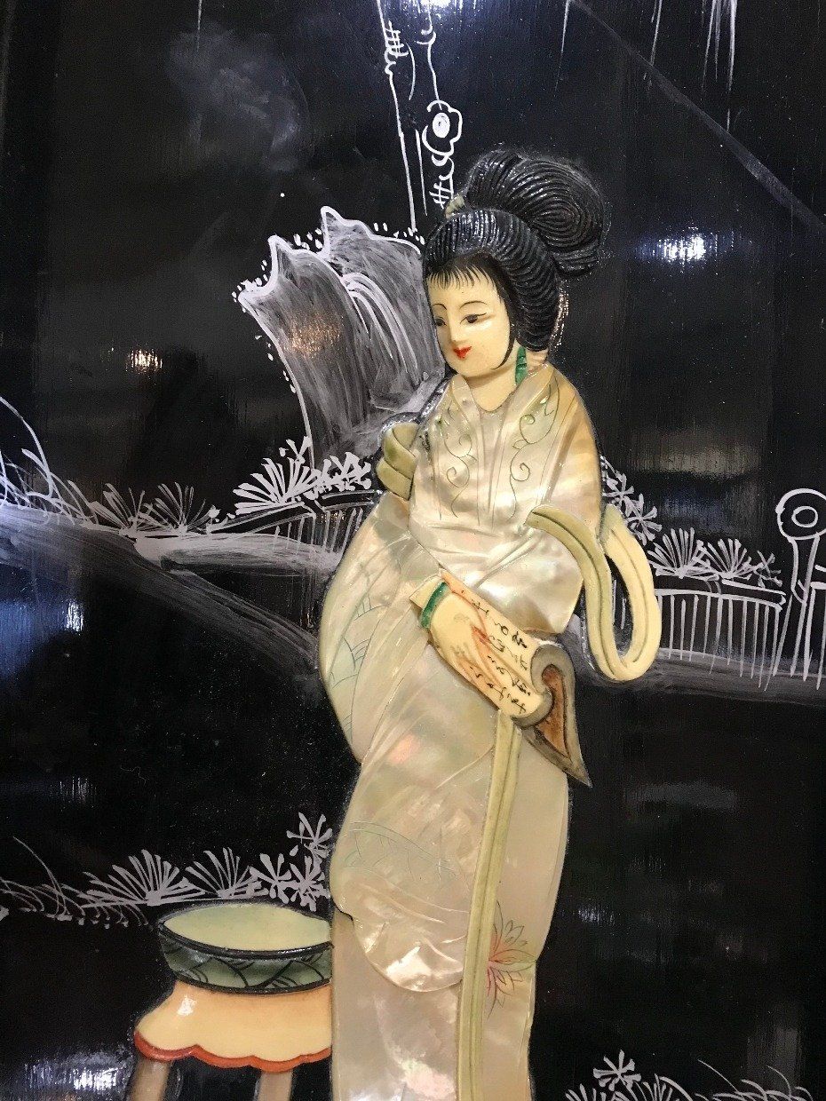 Large Blk Lacquer + Mother of Pearl Japanese Lady in Garden Wall Hanger 2
