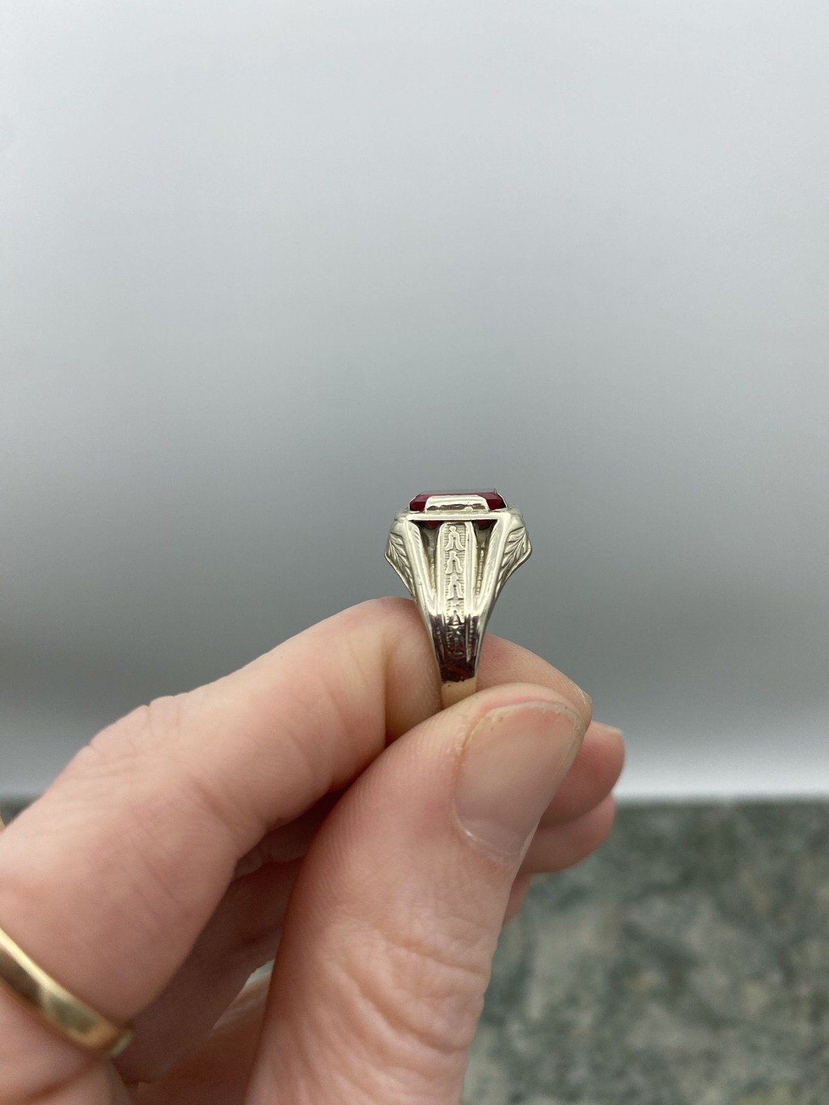 Vintage 14k White Gold Art Deco Wreath + Wheat Ruby Glass Men's Bezel Set Ring 10