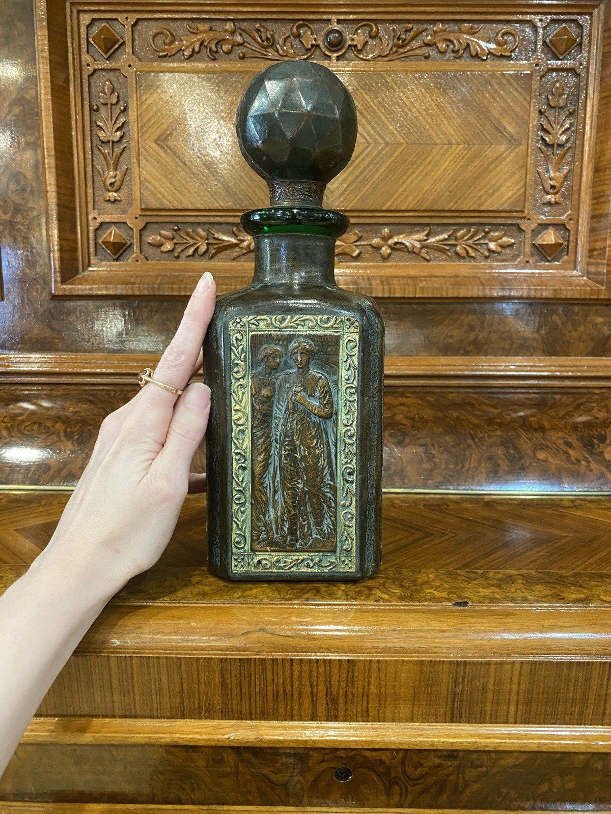 Vintage Mid Century FLORENCE, Italy Figural Leather + Green Glass Bar Decanter (DO NO DISCOUNT) 8