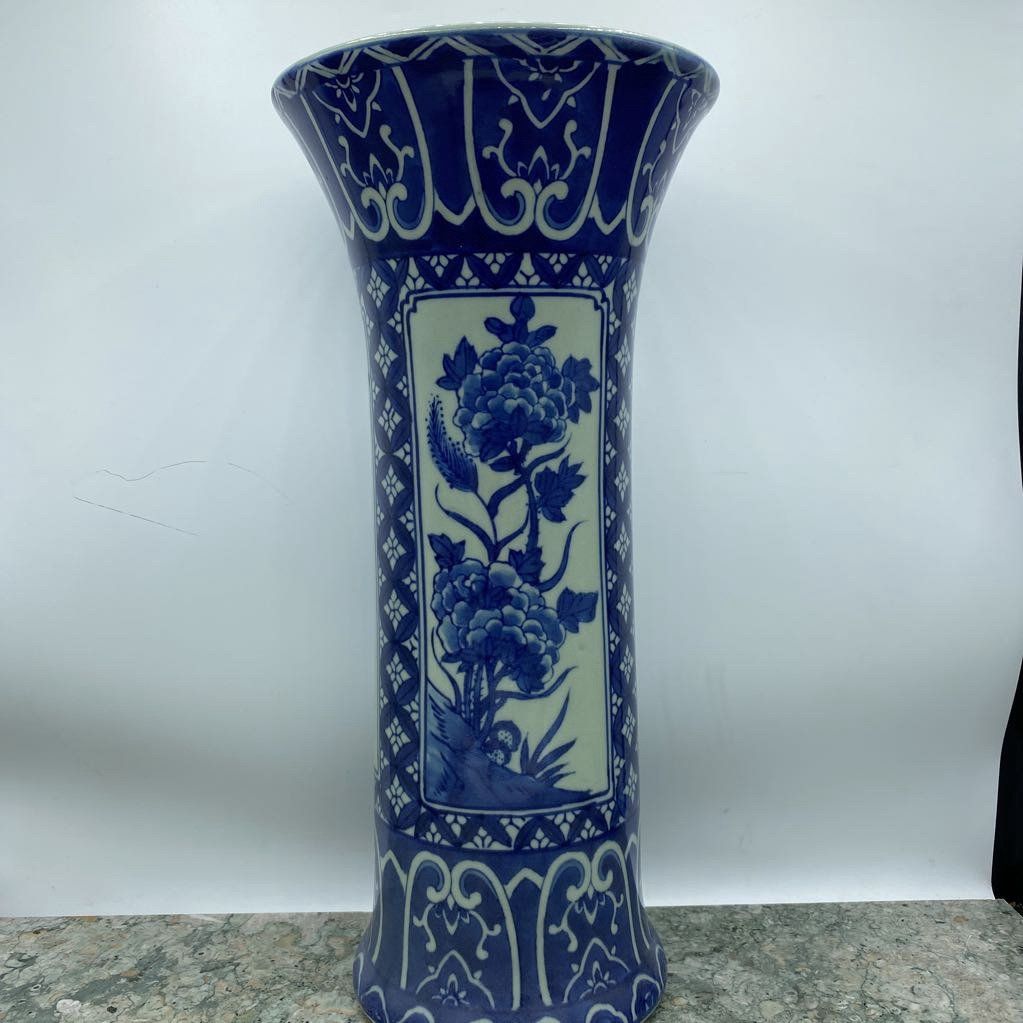 Modern Blue and White Chinese Flower Vase #672