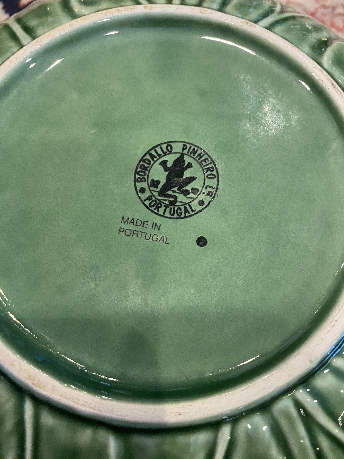 Large Natural Edge Bordallo Pinheiro Ceramic Majolica Fruit/Centerpiece Bowl 13 10