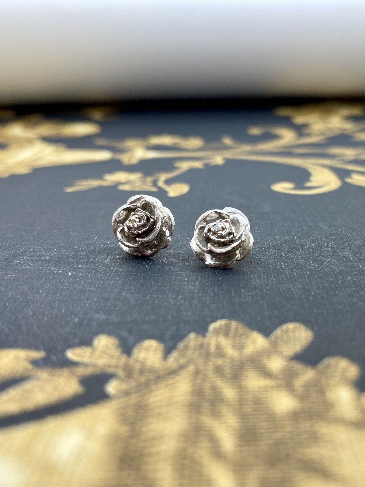 Vintage c.1940s 14k White Gold Rosette Stud Earrings w Diamond Accented Center 5