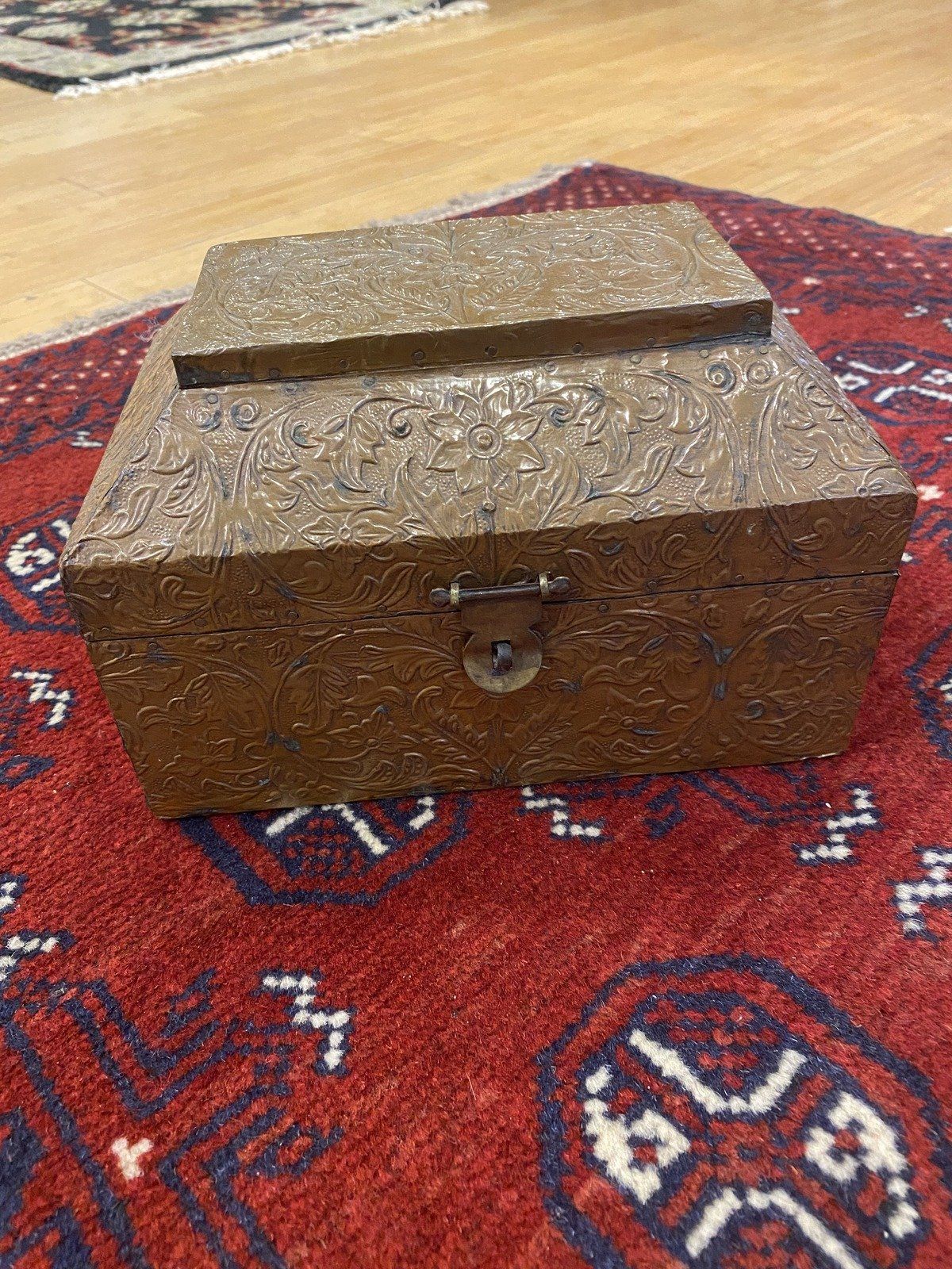 Decorative Bronzey Chased Metal Trinket Box 823 2
