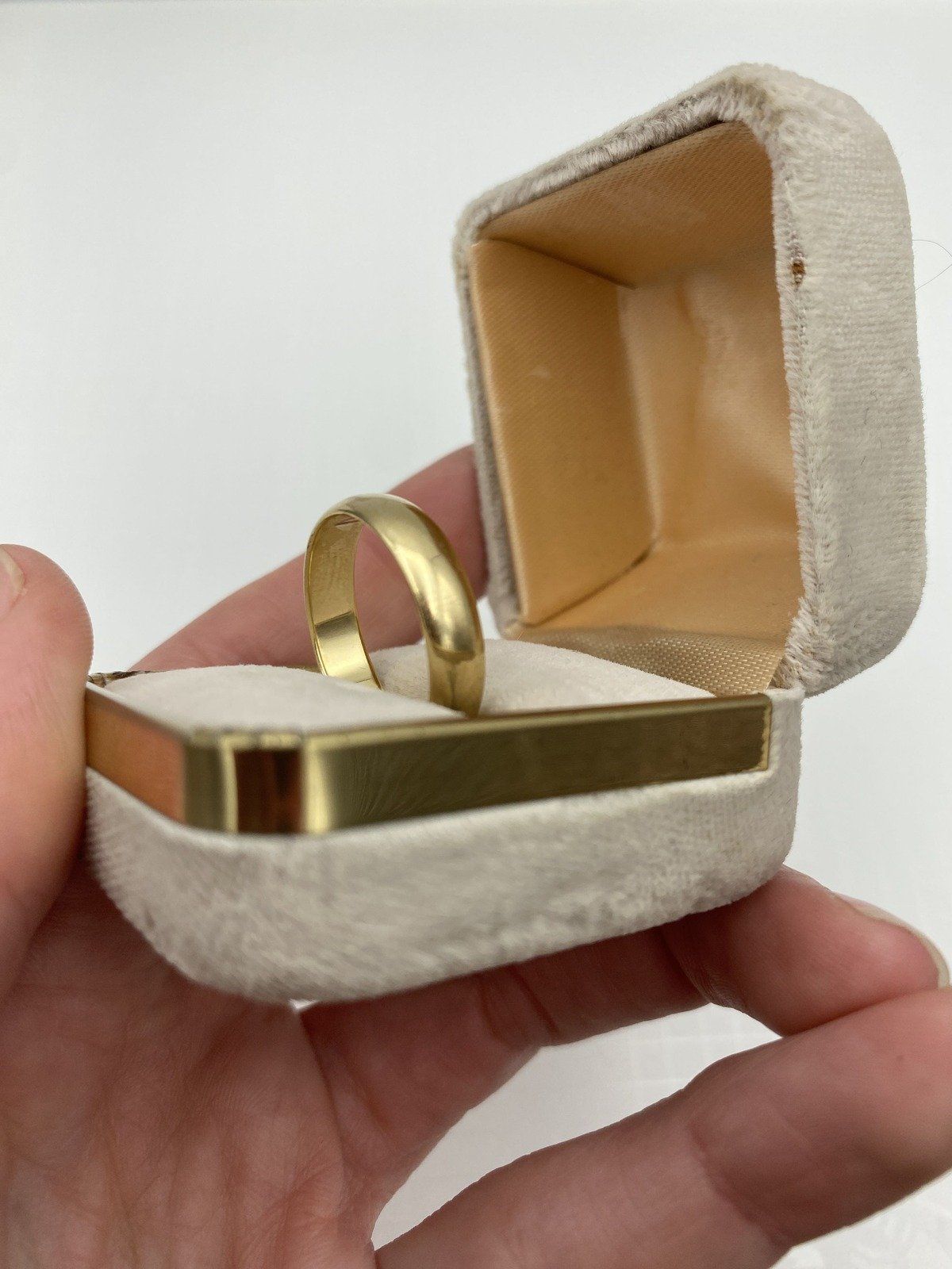 Classic 14k Gold Ladies 5mm Ring Band 8