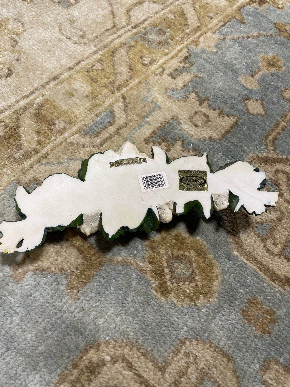 Plaster Magnolia Garland Wall of Frame Topper 2