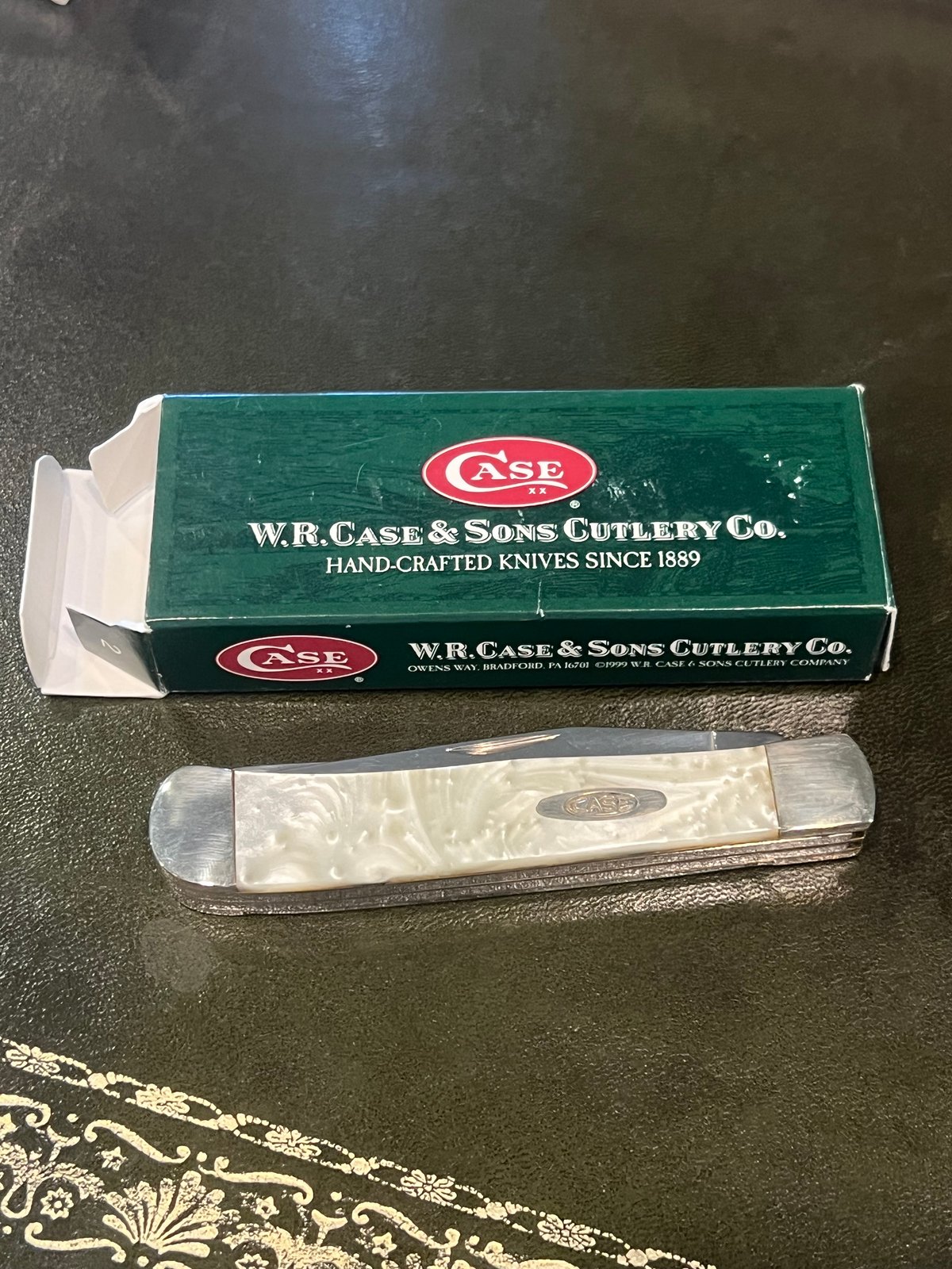 Case XX Trapper White Pearl Kirinite 80161WP Pocket Knife w/ Box